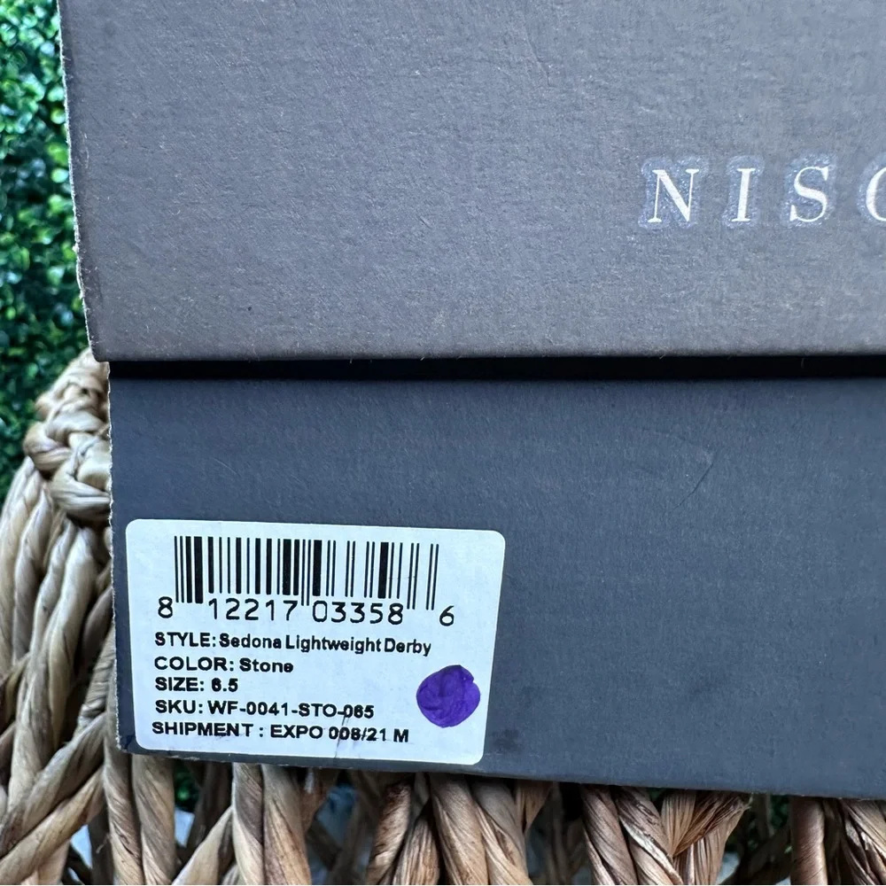 Nisolo x Anthropologie travel derby in stone new‎ in box